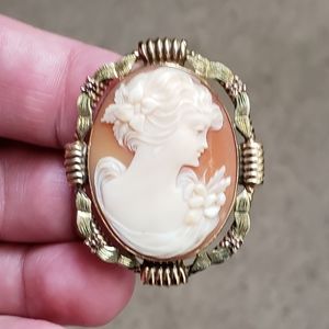 Cameo brooch